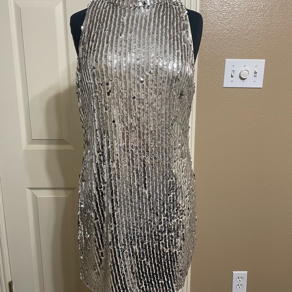 NWT!! Beautiful DO+BE sequin dress - Picture 2 of 9